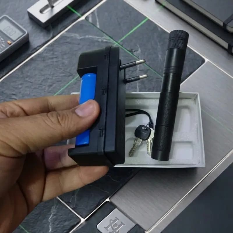 Green Laser Pointer 303 - Rechargeable High Power Laser with Safety Lock
